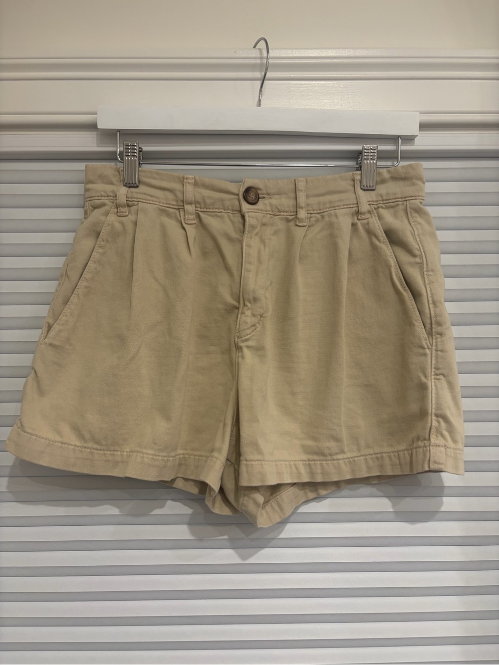 Free People Women’s Size 4 Khaki Tan Pleated High Rise Chino Shorts Casual